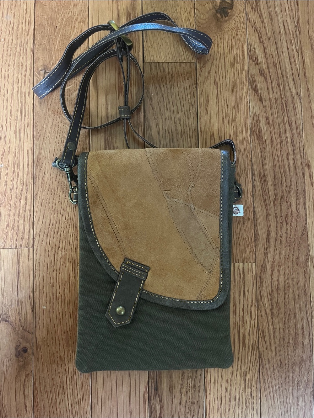 Vaan & Co Crossbody Bag
